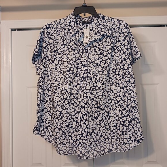 #173 3/$18 - NWT Lane Bryant Blue/White Short Sleeve Top Size 18 - Picture 1 of 8